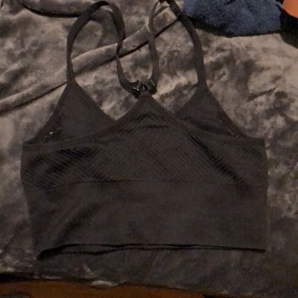 Black sports bra